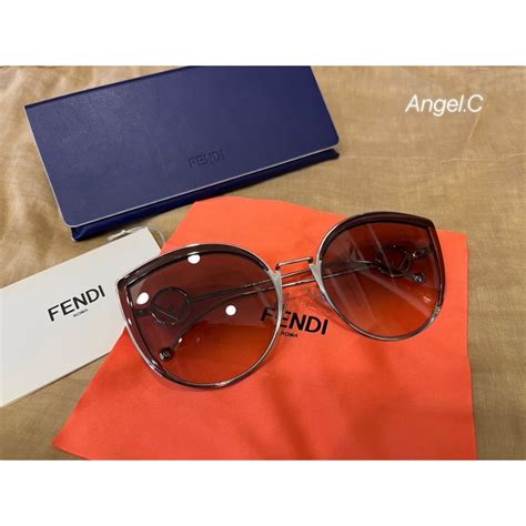 fendi 墨鏡|FENDI眼鏡，妳不能不認識的女性經典，優雅一世紀的 .